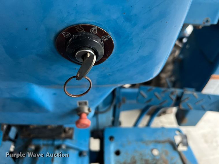 image for item LU9825 1994 Ford 1715  MFWD tractor