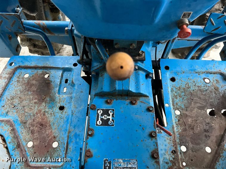 image for item LU9825 1994 Ford 1715  MFWD tractor