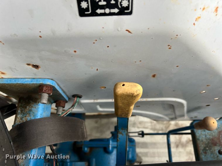 image for item LU9825 1994 Ford 1715  MFWD tractor