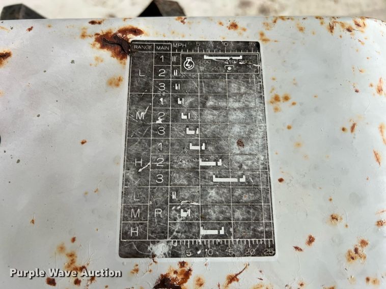 image for item LU9825 1994 Ford 1715  MFWD tractor