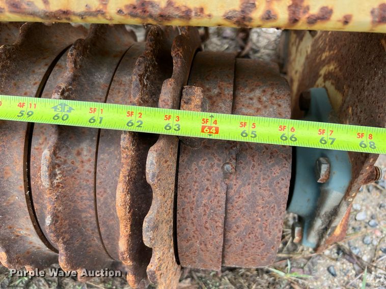 image for item LU9826 Land Pride PS1572  seeder