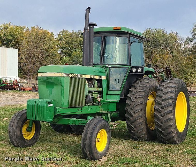 image for item MJ9452 1981 John Deere 4440  tractor