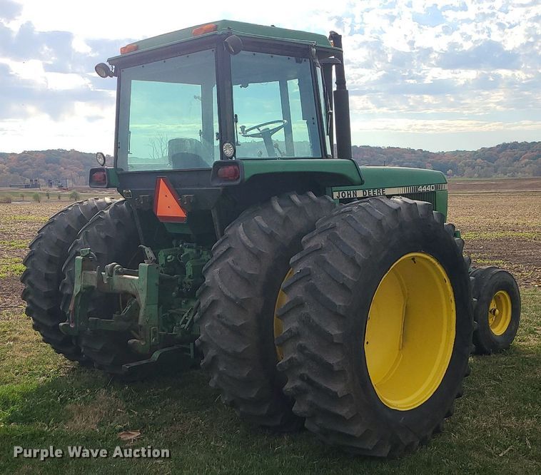 image for item MJ9452 1981 John Deere 4440  tractor