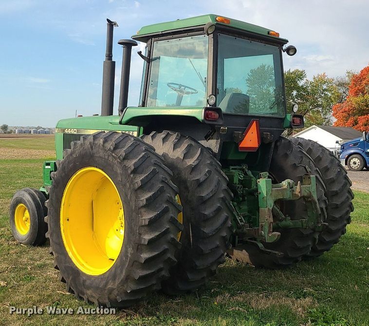 image for item MJ9452 1981 John Deere 4440  tractor