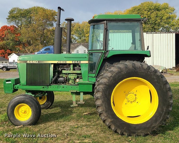 image for item MJ9452 1981 John Deere 4440  tractor