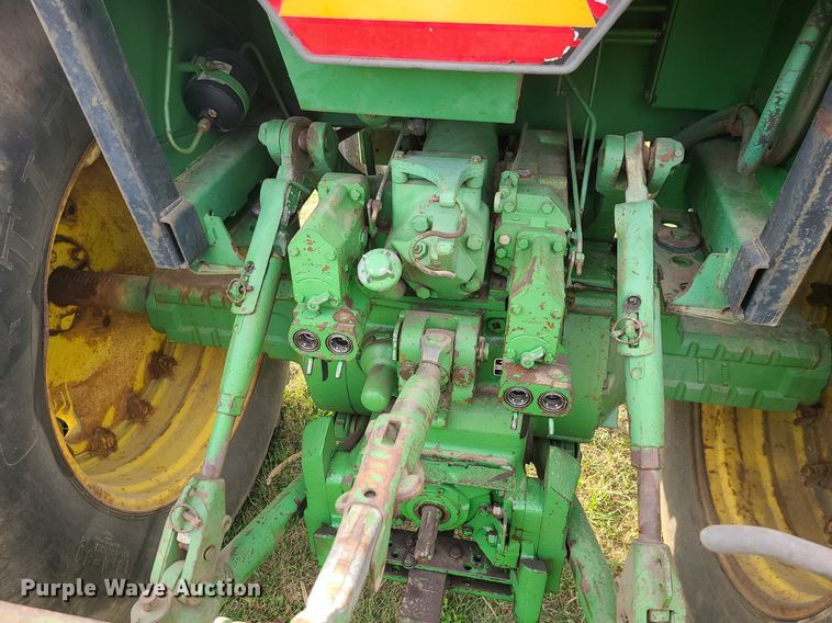 image for item MJ9452 1981 John Deere 4440  tractor