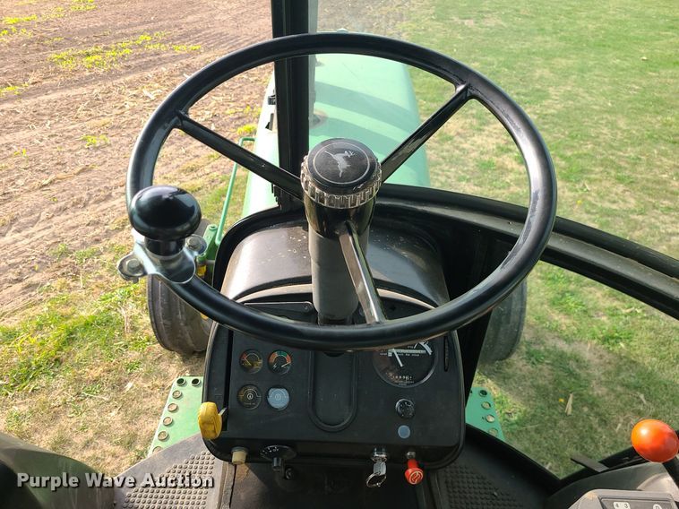 image for item MJ9452 1981 John Deere 4440  tractor