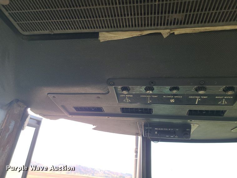 image for item MJ9452 1981 John Deere 4440  tractor