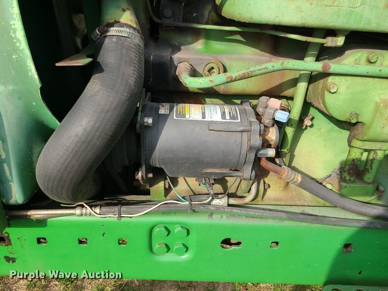 image for item MJ9452 1981 John Deere 4440  tractor