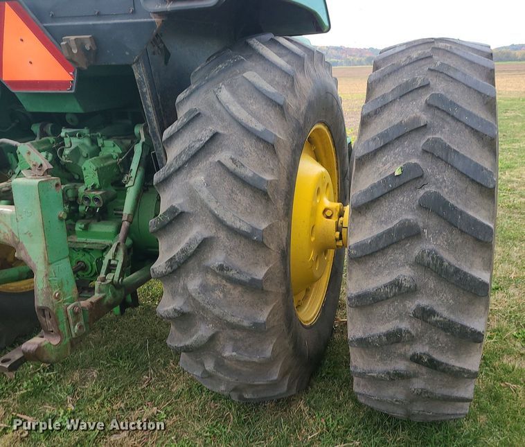 image for item MJ9452 1981 John Deere 4440  tractor