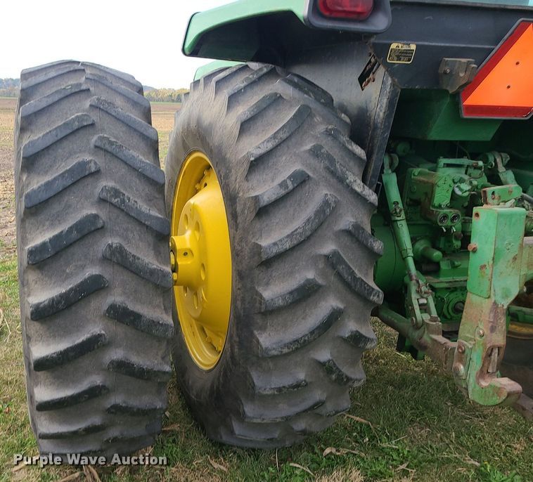 image for item MJ9452 1981 John Deere 4440  tractor