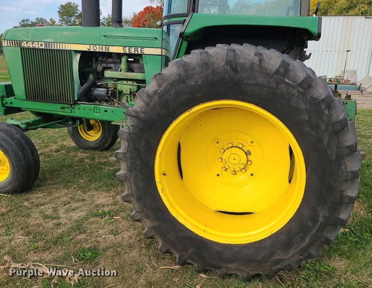 image for item MJ9452 1981 John Deere 4440  tractor