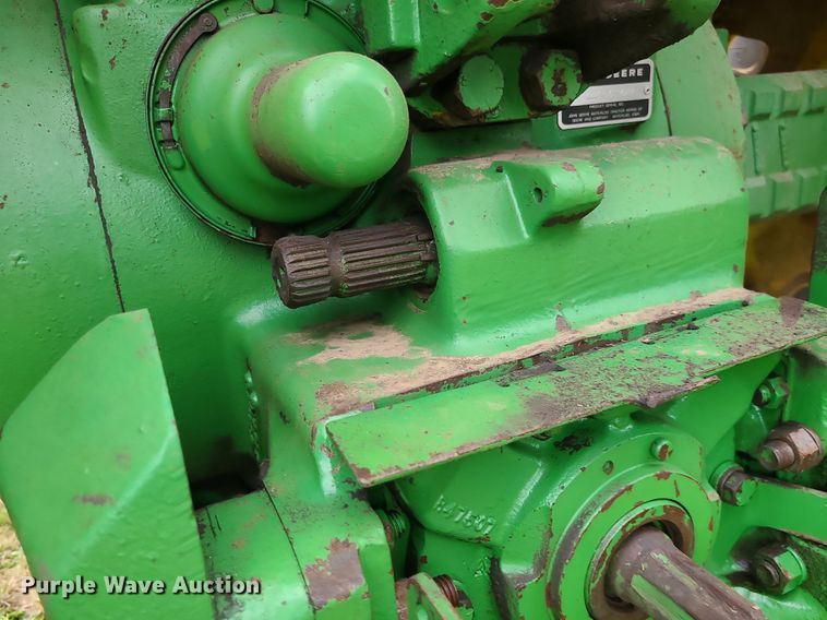 image for item MJ9452 1981 John Deere 4440  tractor