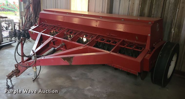 image for item MJ9453 International 5100  grain drill