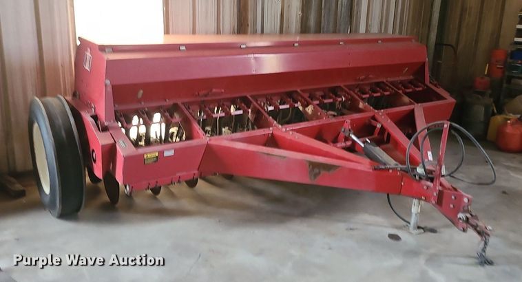 image for item MJ9453 International 5100  grain drill