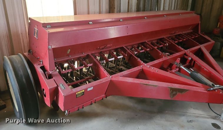 image for item MJ9453 International 5100  grain drill