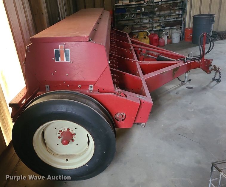 image for item MJ9453 International 5100  grain drill