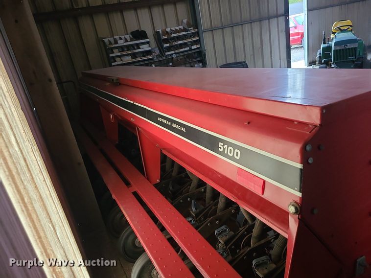 image for item MJ9453 International 5100  grain drill