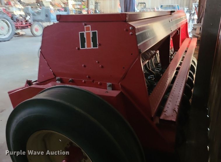 image for item MJ9453 International 5100  grain drill