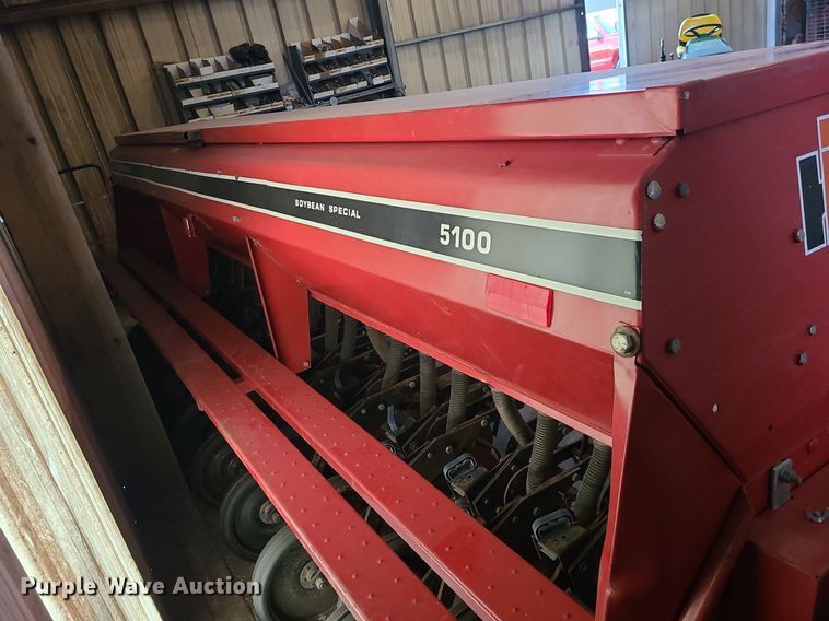 image for item MJ9453 International 5100  grain drill