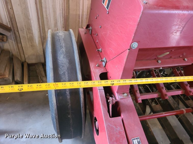 image for item MJ9453 International 5100  grain drill