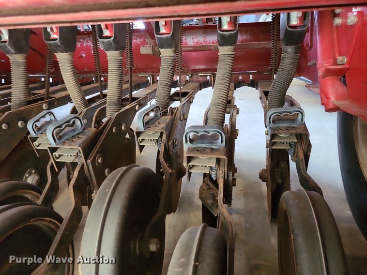 image for item MJ9453 International 5100  grain drill