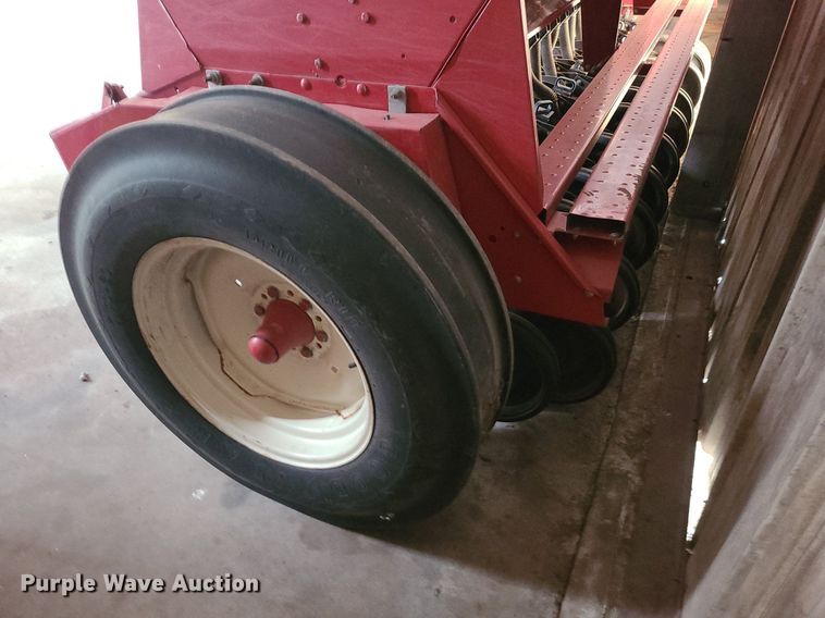 image for item MJ9453 International 5100  grain drill