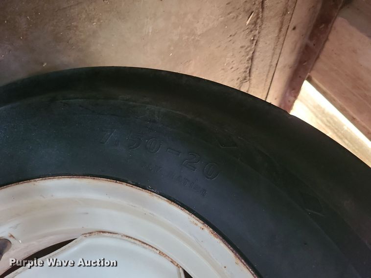 image for item MJ9453 International 5100  grain drill