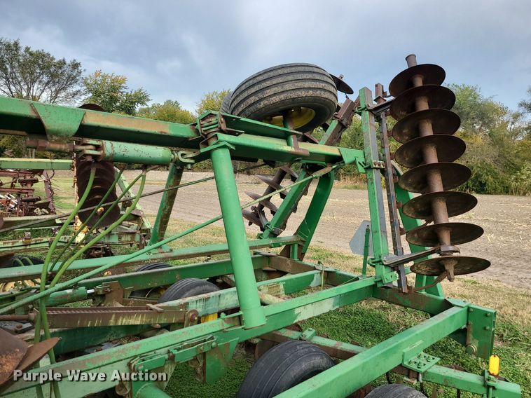 image for item MJ9455 John Deere 235  disk