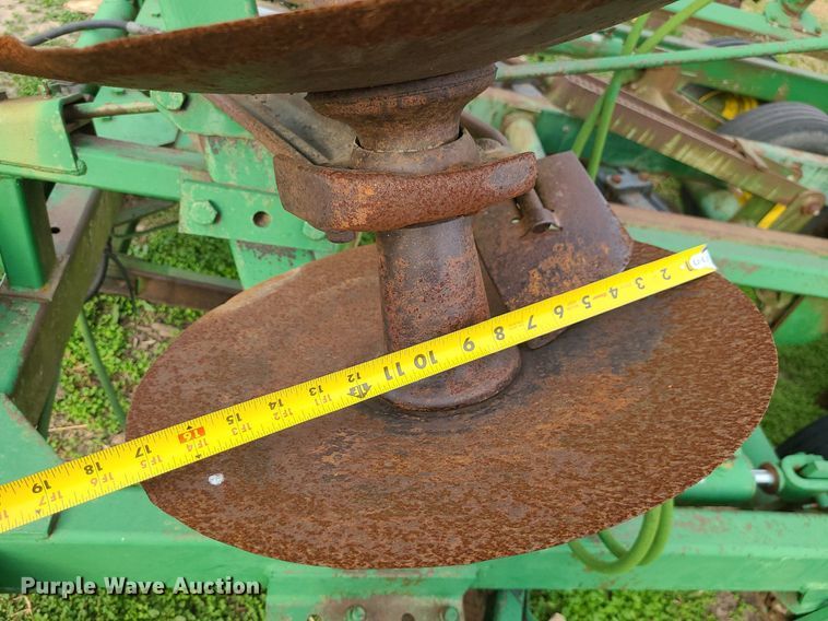 image for item MJ9455 John Deere 235  disk
