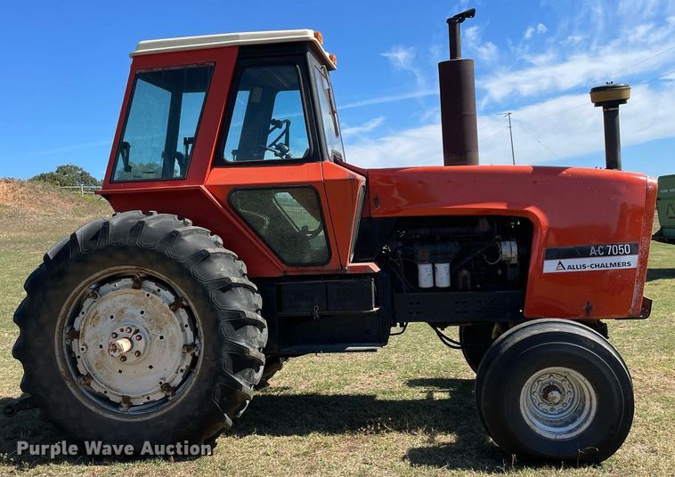 image for item NA9676 Allis Chalmers 7050  tractor