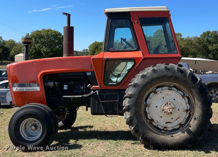 image for item NA9676 Allis Chalmers 7050  tractor