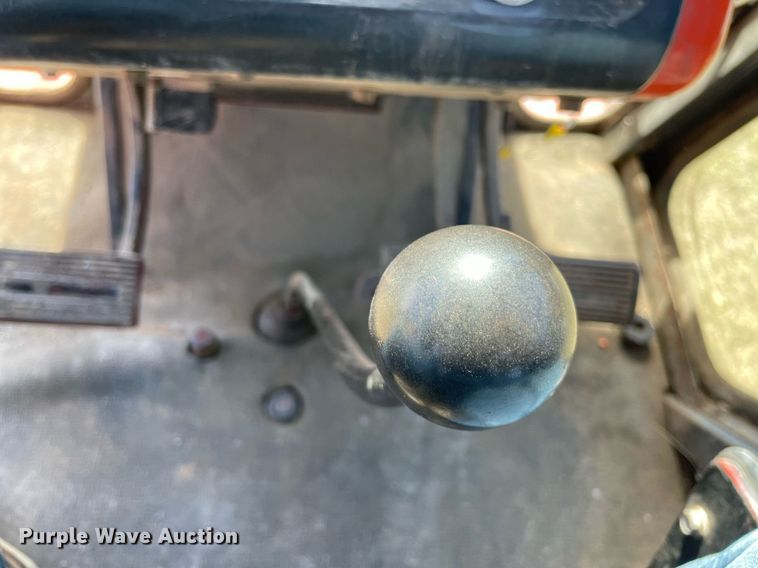 image for item NA9676 Allis Chalmers 7050  tractor