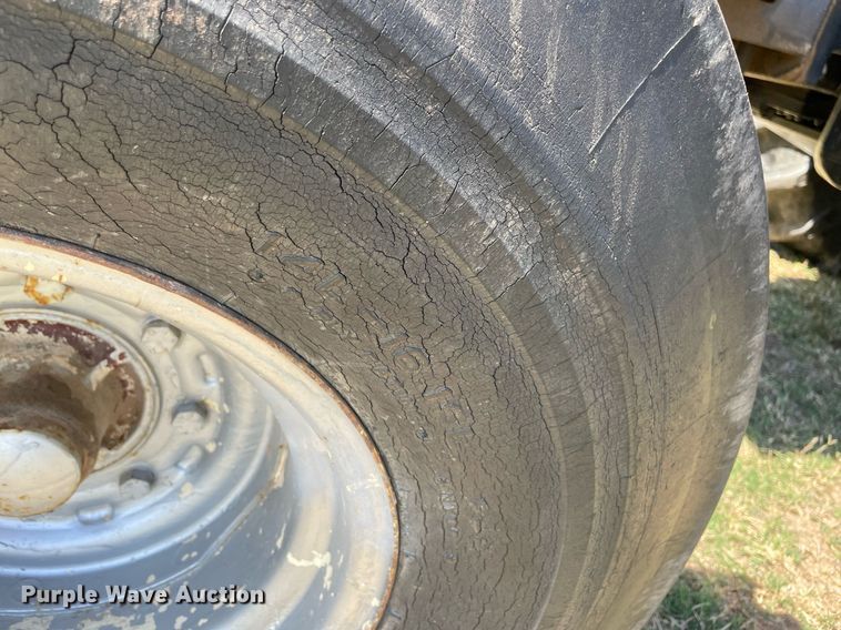 image for item NA9676 Allis Chalmers 7050  tractor