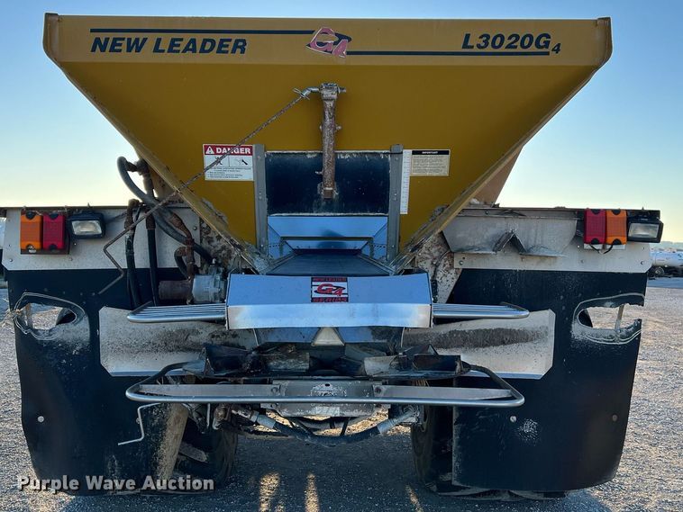 image for item NI9110 1999 Ag-Chem Terra Gator 8104  applicator