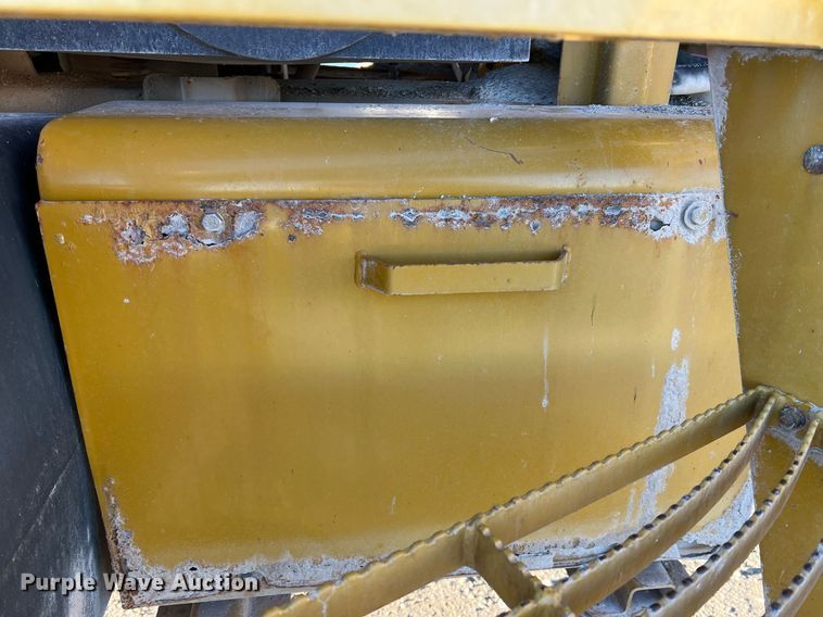 image for item NI9110 1999 Ag-Chem Terra Gator 8104  applicator