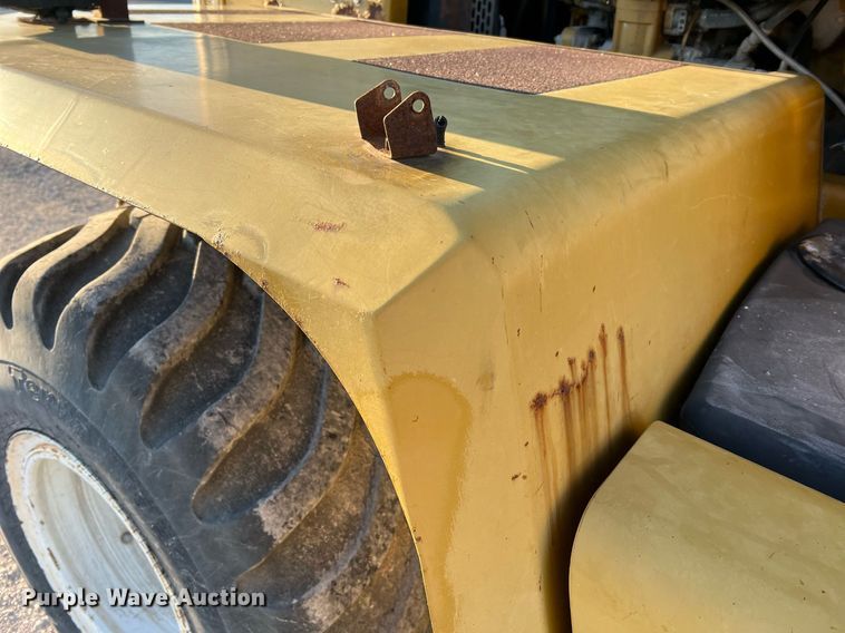 image for item NI9110 1999 Ag-Chem Terra Gator 8104  applicator