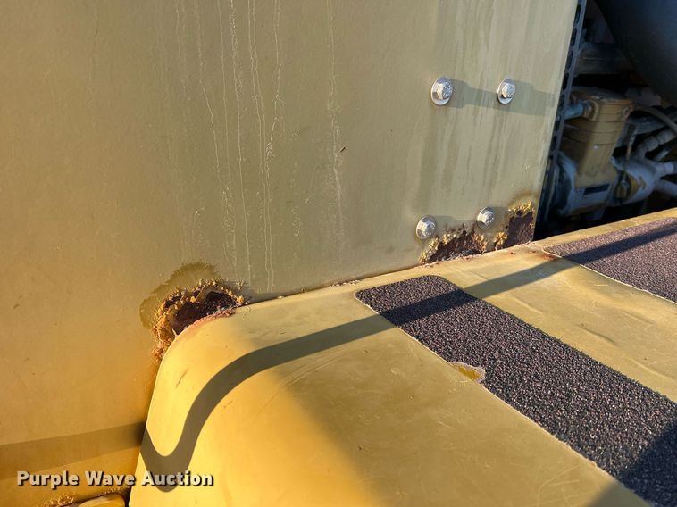 image for item NI9110 1999 Ag-Chem Terra Gator 8104  applicator