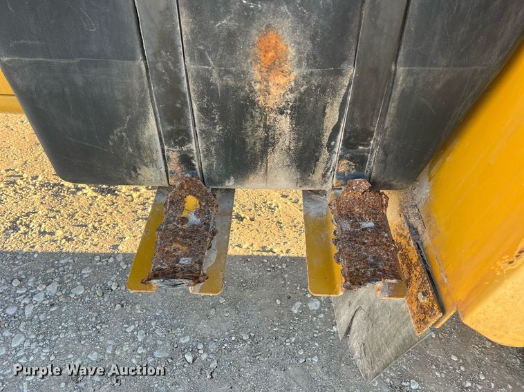 image for item NI9110 1999 Ag-Chem Terra Gator 8104  applicator