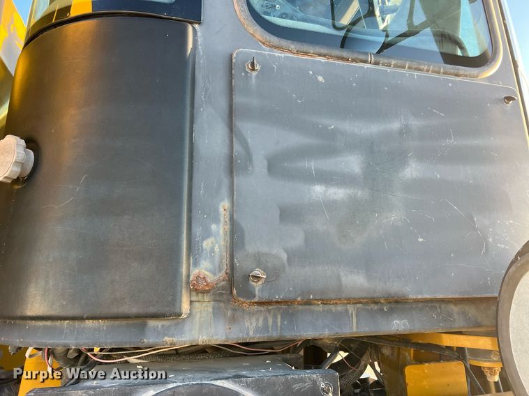 image for item NI9110 1999 Ag-Chem Terra Gator 8104  applicator