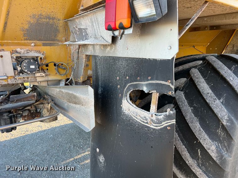 image for item NI9110 1999 Ag-Chem Terra Gator 8104  applicator