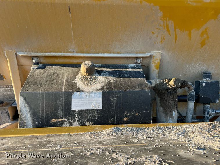 image for item NI9110 1999 Ag-Chem Terra Gator 8104  applicator