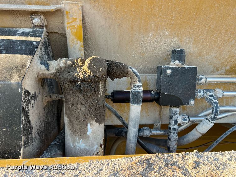 image for item NI9110 1999 Ag-Chem Terra Gator 8104  applicator