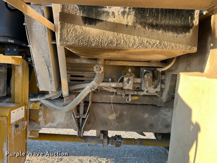 image for item NI9110 1999 Ag-Chem Terra Gator 8104  applicator