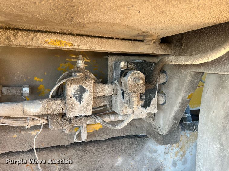 image for item NI9110 1999 Ag-Chem Terra Gator 8104  applicator