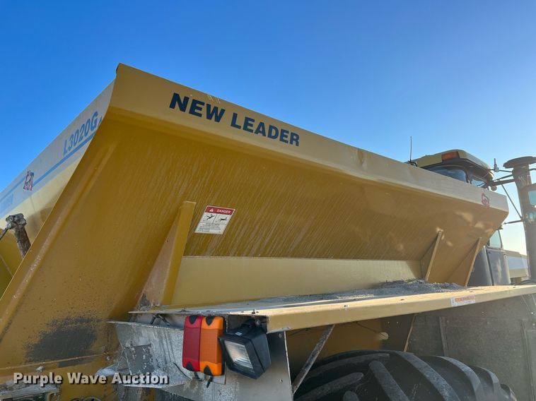 image for item NI9110 1999 Ag-Chem Terra Gator 8104  applicator