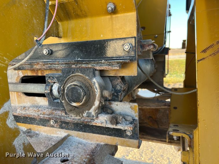 image for item NI9110 1999 Ag-Chem Terra Gator 8104  applicator