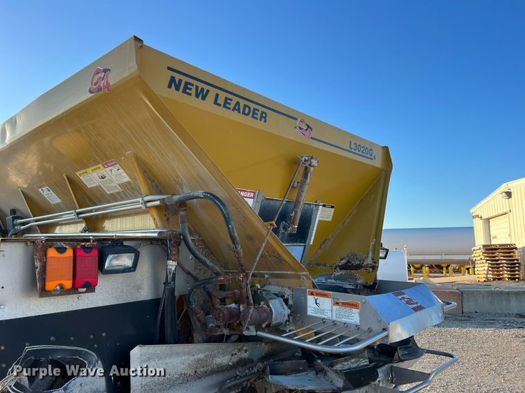 image for item NI9110 1999 Ag-Chem Terra Gator 8104  applicator