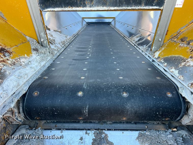 image for item NI9110 1999 Ag-Chem Terra Gator 8104  applicator