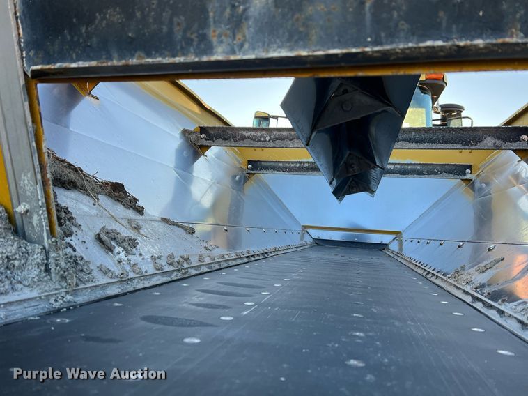 image for item NI9110 1999 Ag-Chem Terra Gator 8104  applicator